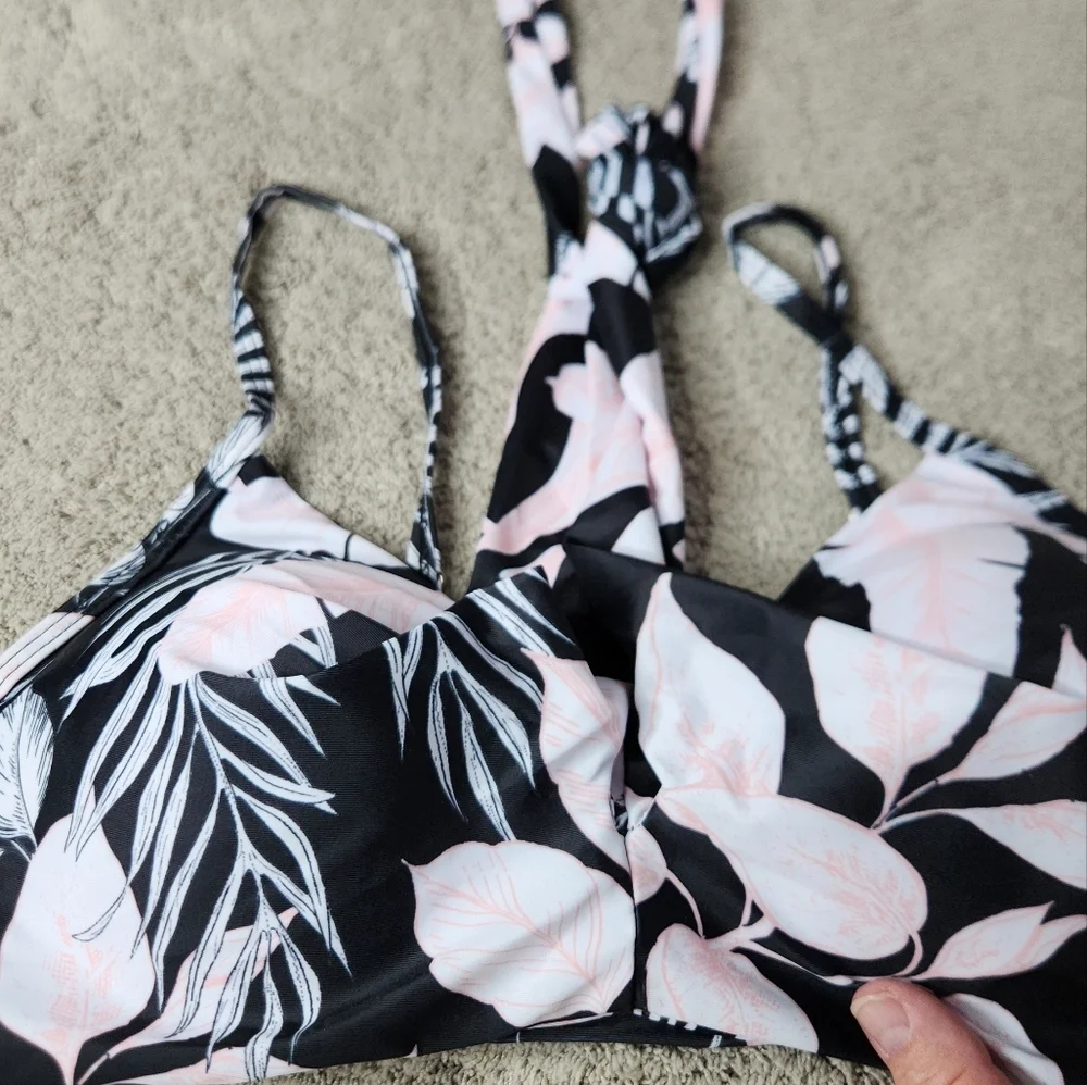 Women's Bikini Set With Black Bottoms & A Black/Pink Floral Swim Top - L
